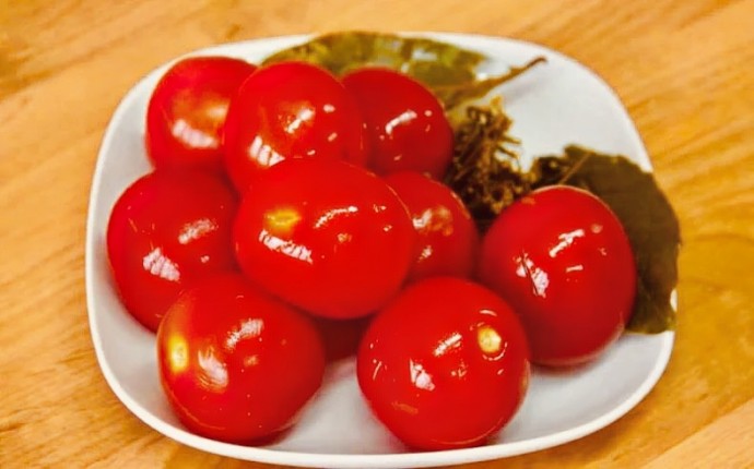 Чем проще, тем вкуснее: соленые помидоры на зиму Чем проще, тем вкуснее: соленые помидоры на зиму