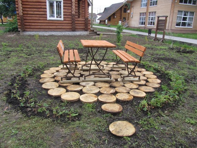 Что можно сделать из спилов для любимой дачи.