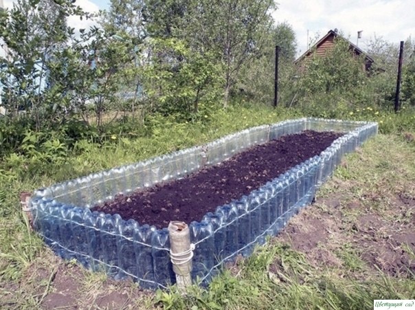 Способы применения пластиковых бутылок на даче