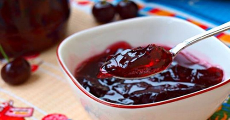Вишня консервированная в желе - нежнее варенья, ягоды совсем как свежие! Вишня консервированная в желе - нежнее варенья, ягоды совсем как свежие!
