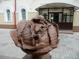 Памятники овощам и фруктам Памятники овощам и фруктам
