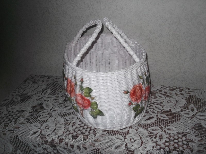 Корзина из бумажной лозы.