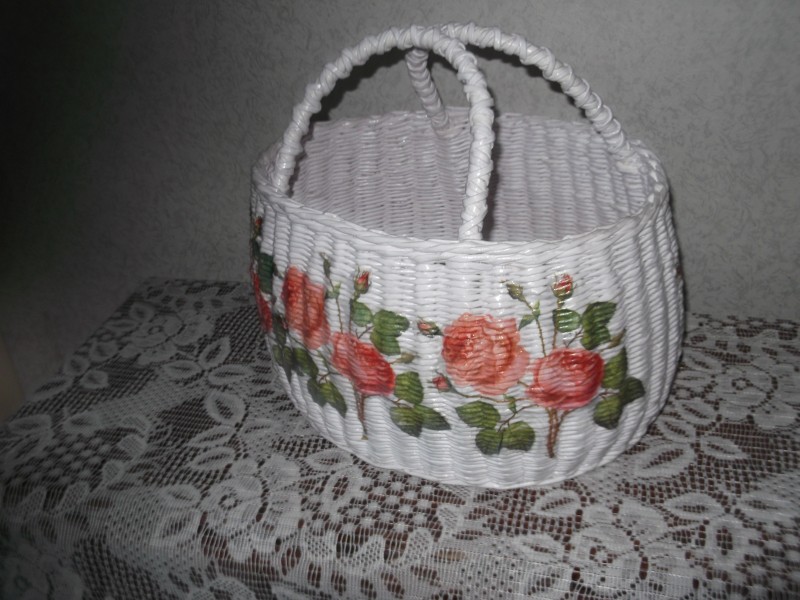 Корзина из бумажной лозы.