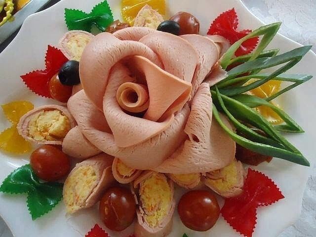 Цветы из колбасы