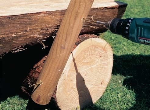 Садовая скамья из бревен Садовая скамья из бревен